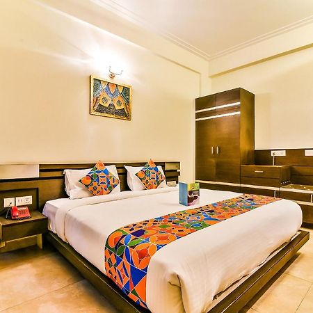 Fabhotel Oasis Dlf Phase 3 Ґурґаон Екстер'єр фото