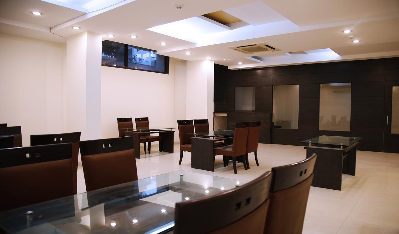 Fabhotel Oasis Dlf Phase 3 Ґурґаон Екстер'єр фото