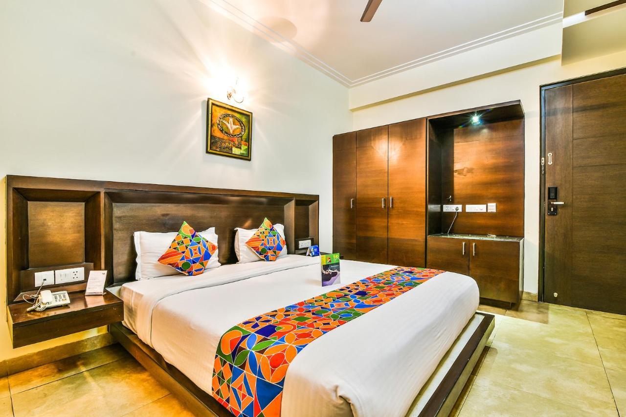 Fabhotel Oasis Dlf Phase 3 Ґурґаон Екстер'єр фото