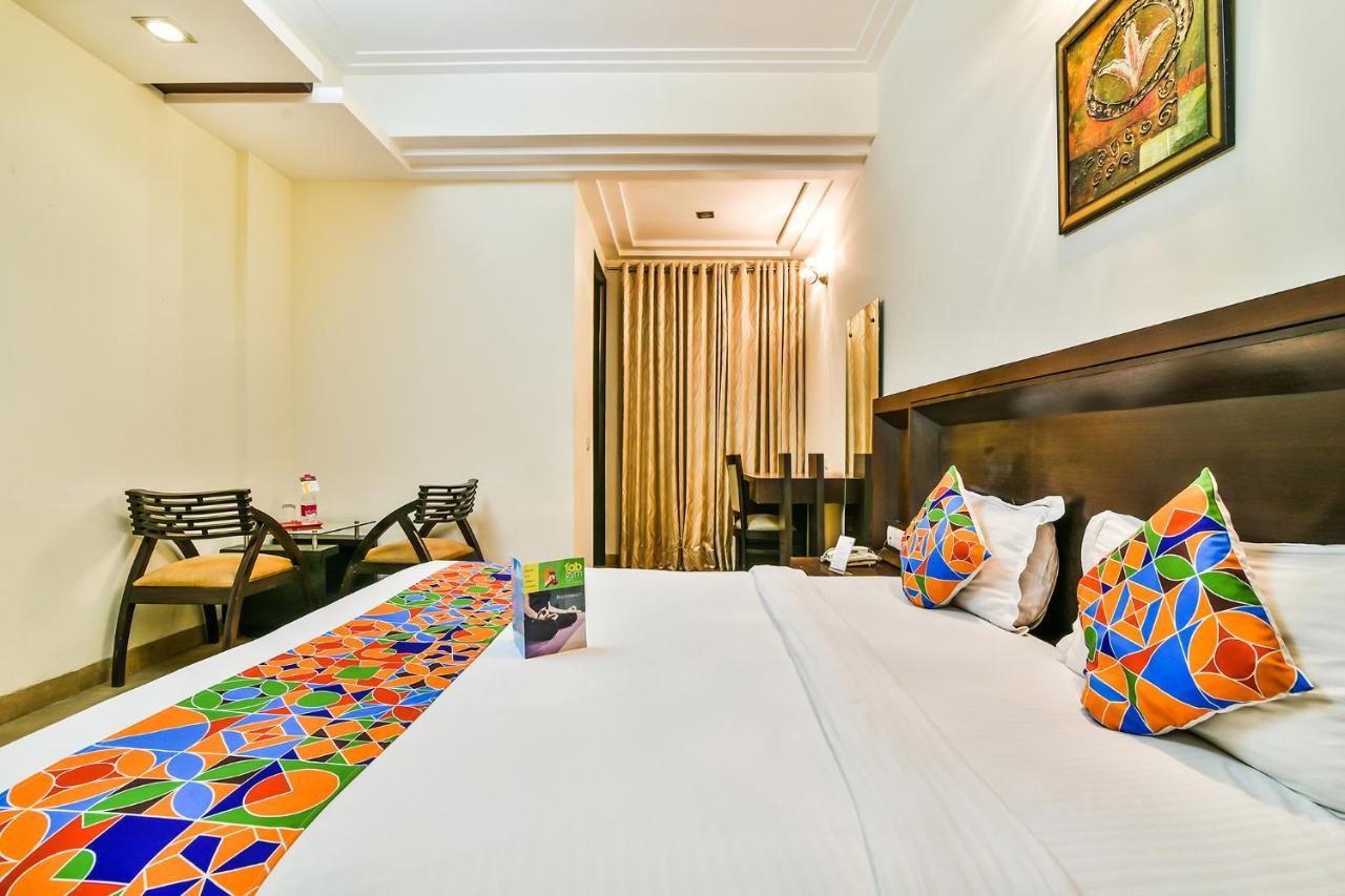 Fabhotel Oasis Dlf Phase 3 Ґурґаон Екстер'єр фото