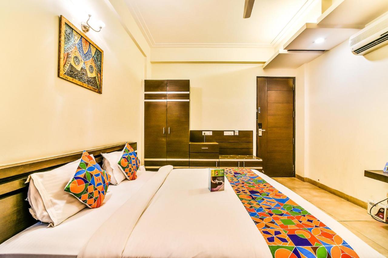 Fabhotel Oasis Dlf Phase 3 Ґурґаон Екстер'єр фото