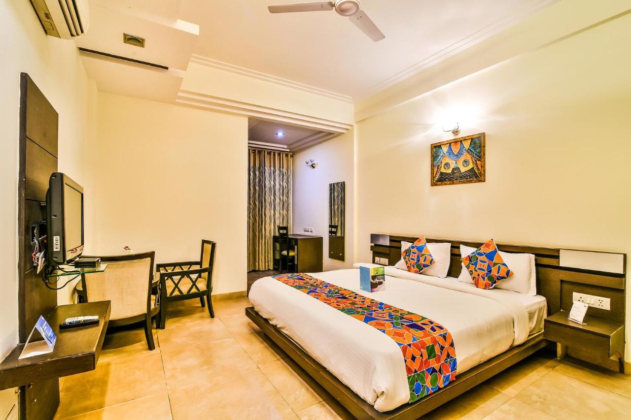 Fabhotel Oasis Dlf Phase 3 Ґурґаон Екстер'єр фото